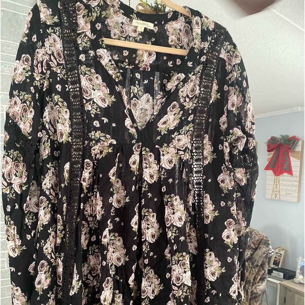 Rebellion dress  blouse size large, great for spring new never been worn.